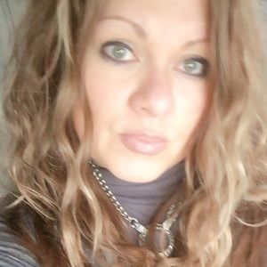 Meet your Posher, Dana